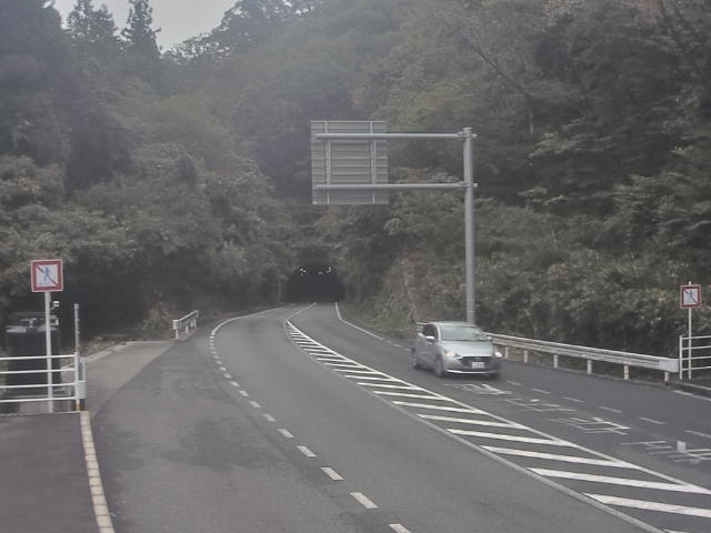 広島市佐伯区 湯来町伏谷_川角トンネル(下り)